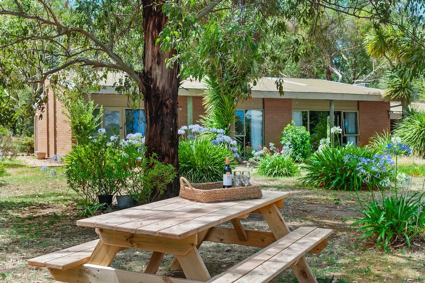 Family Country Stay close to CBD 3bdm Pet friendly - Image 1