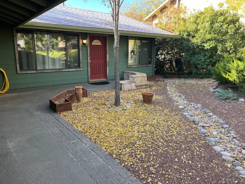 Comfy home + private suite with separate entry. - Image 1