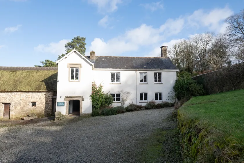 Entire Grade II Listed Farmhouse Dartmoor - Image 1