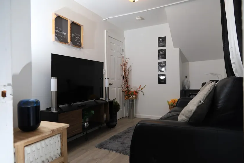 20% OFF Cozy Stay 15 Min to NYC & Newark - Image 1