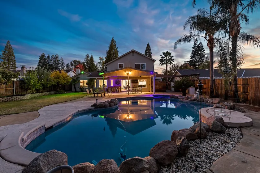 5BR · Pool · Hot Tub · RV Hookups • Garage - Image 1