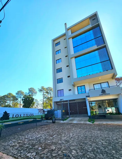 Luxury duplex in the sky - Image 1