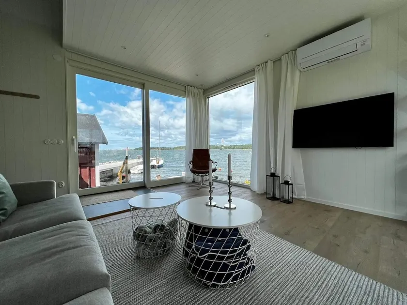 Romantic cottage right on the jetty - Image 1