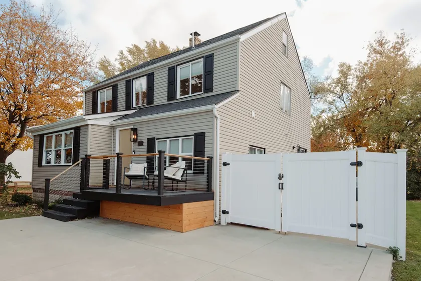 Luxe Allen Stadium Home|3 blocks away|Hot Tub - Image 1