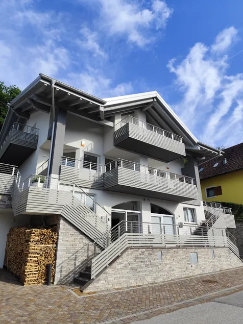 House 40 - Image 1
