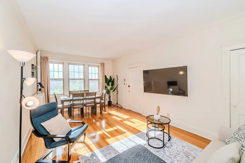 ①min>Coolidge | King Bed|Full Kitchen|Laundry - Image 1