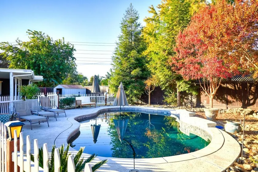 Open Spacious Poolside Paradise in Modesto - Image 1