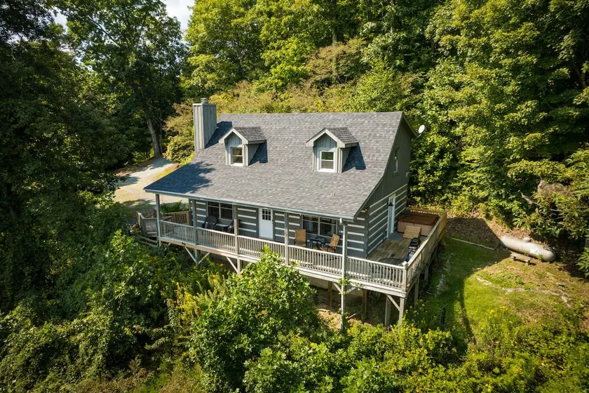 Cloud Nine Cabin - Image 1