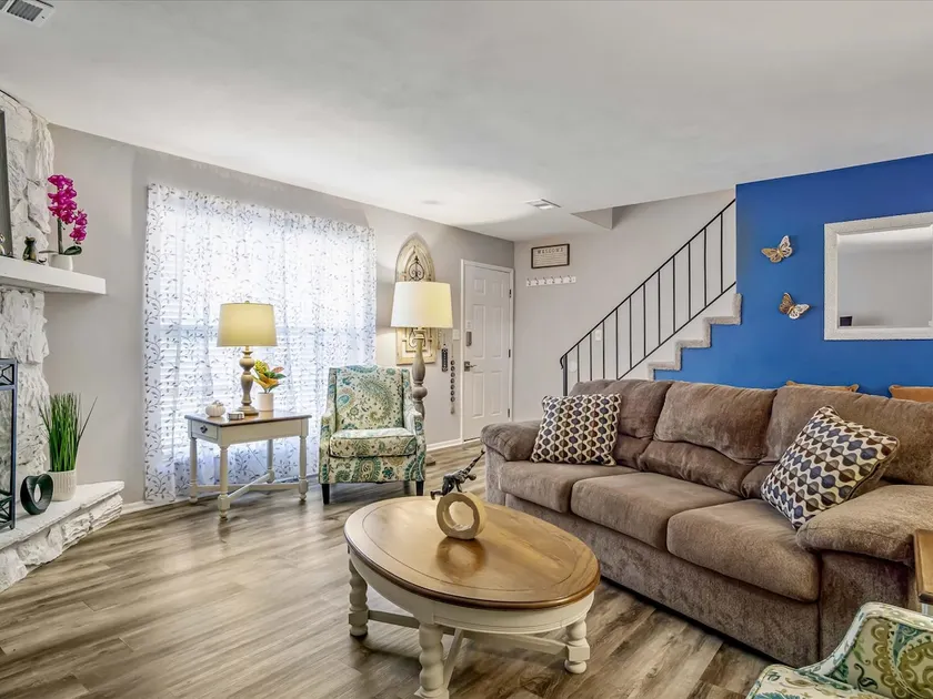Tranquil 3 Bedroom Townhome, With king size bed. - Image 1