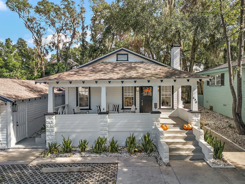 * 1 min walk to DT! KING bed! Golf Cart Rental! - Image 1