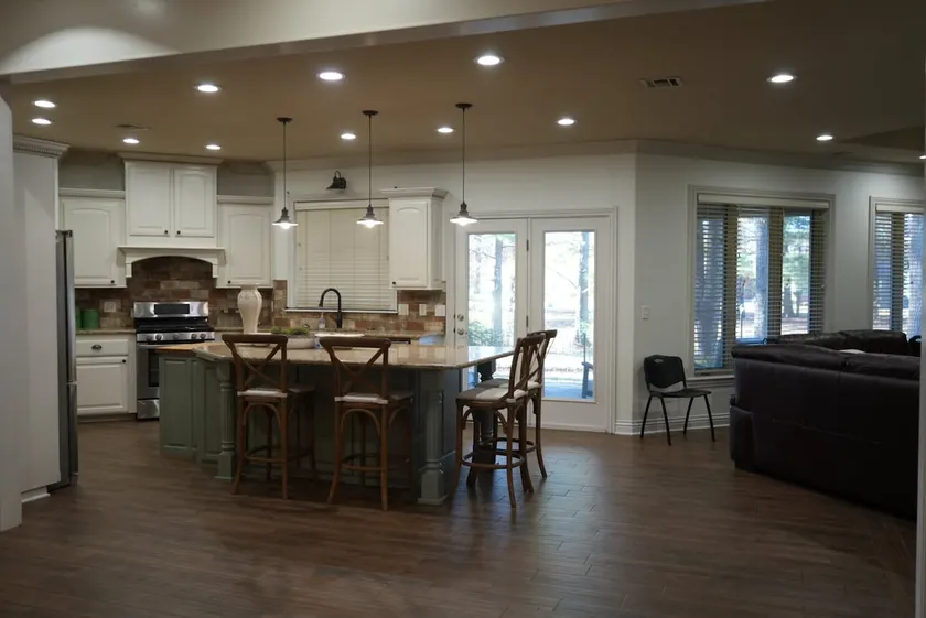 18th Hole Escape: Large Home - Image 1