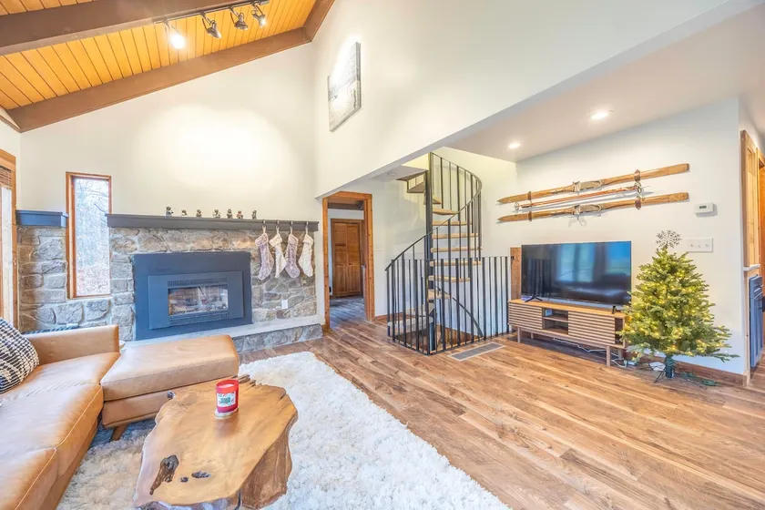 Hiker's Dream | Deck & Hot Tub | Walk to Ski Lodge - Image 1