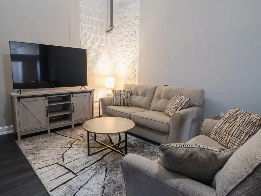 Luxury Condo Downtown District - Image 1