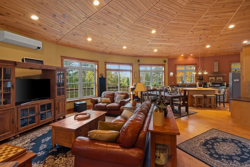 The Round House | 4 Miles from Mt Snow w/ Hot Tub! - Image 1