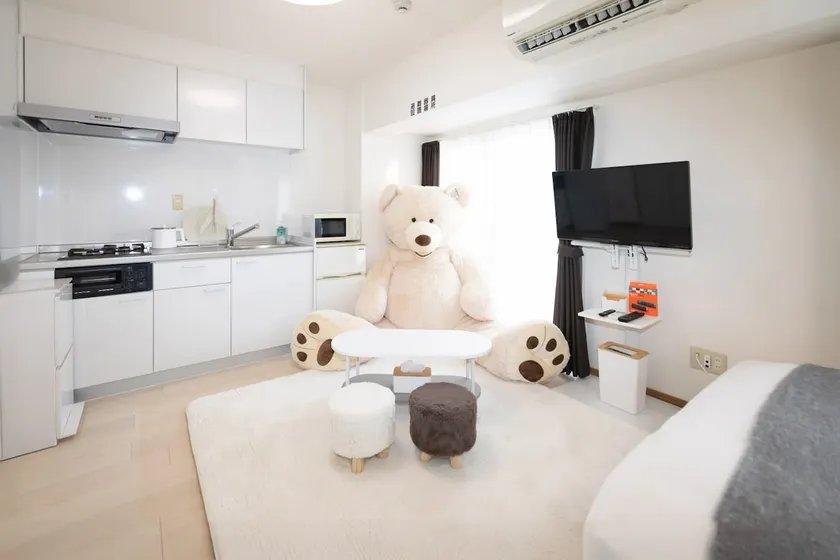 A 4-minute walk from Biei Station! The top floor is full of cuteness! Accommodation where you can stay with bears! - Image 1