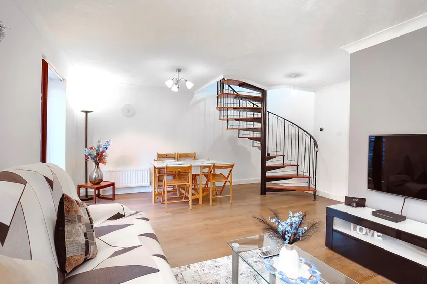 Spacious Wimbledon House Lovely Garden Parking - Image 1