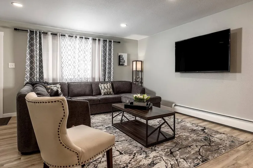 Cozy midtown 3 bed home - Image 1