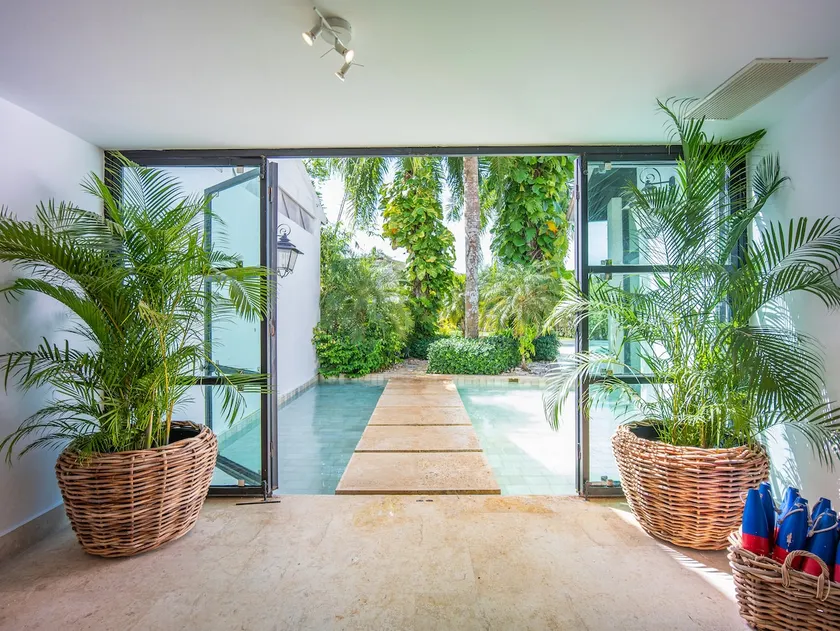 Lion Quay House Fine Art & Luxury in the Caribbean - Image 1