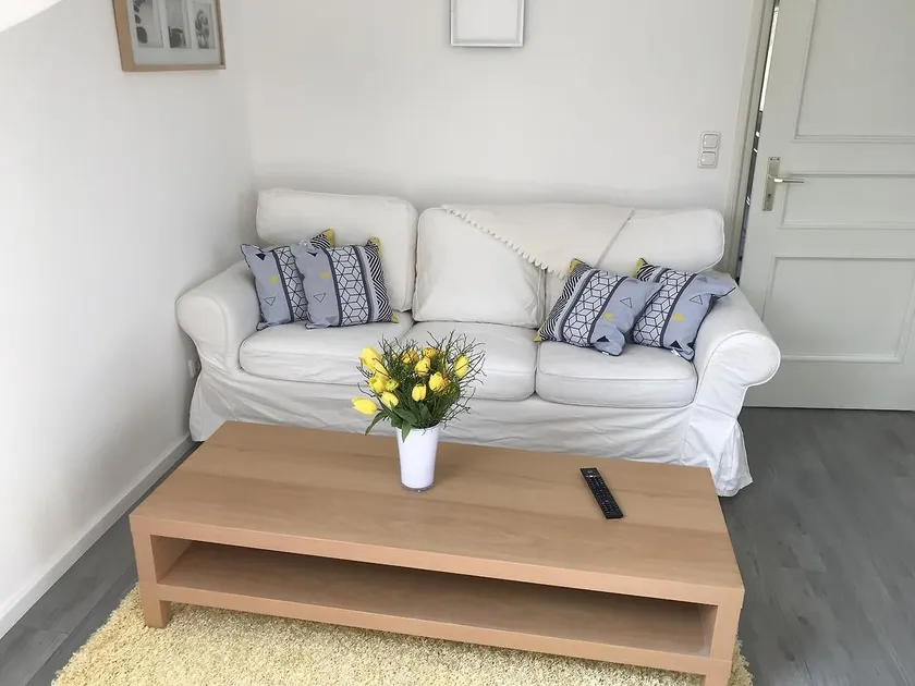Large 2-room apartment with garden in the middle of Pankow - Image 1