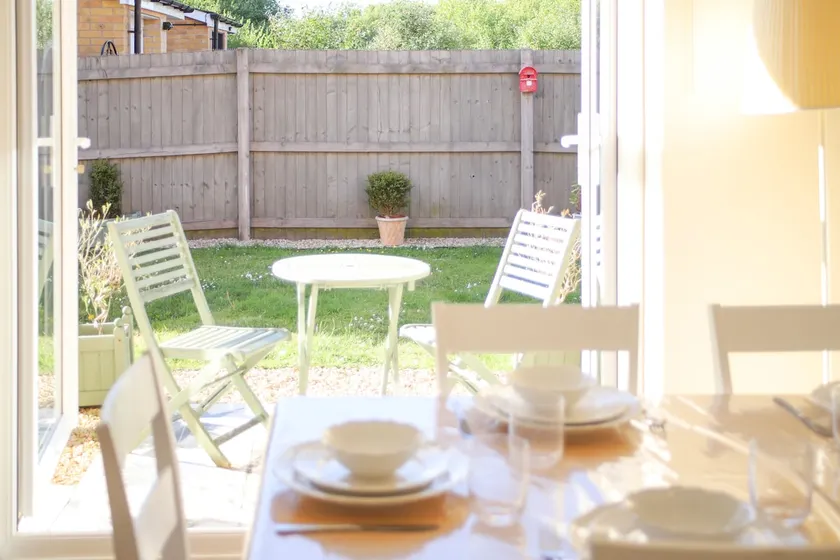 Cosy pet friendly family home with coastal views - Image 1