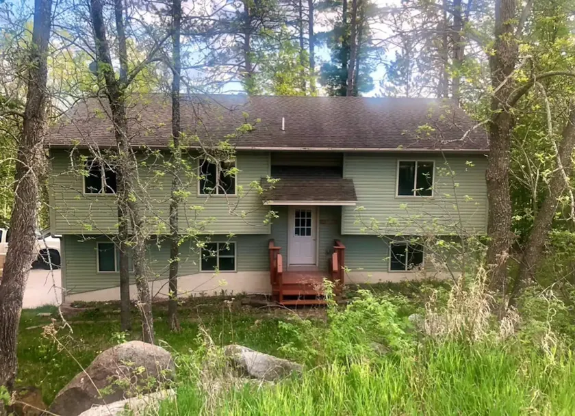 Cozy pet-friendly home near hiking trails and Lake Vermilion - Image 1