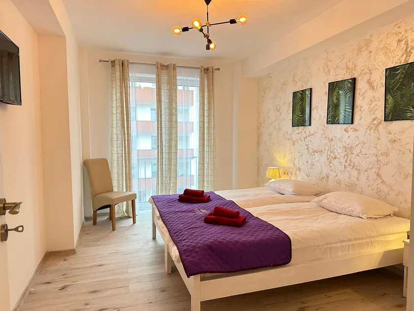 FLH - Luxury Apartment 4 - Image 1