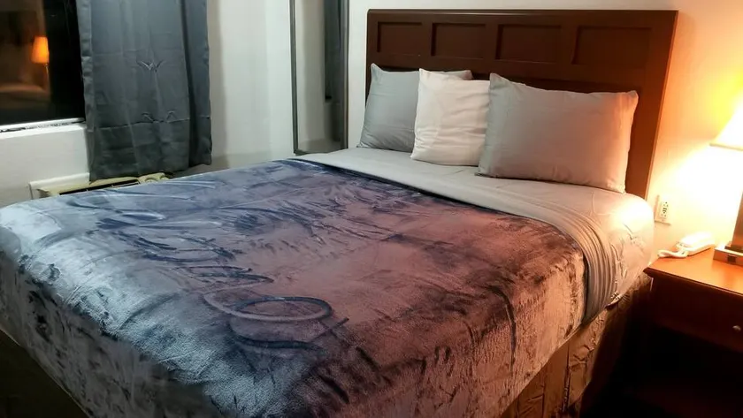 (110) King Bed Hotel Studio - Image 1