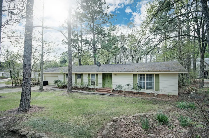 4BR City Retreat w/ Fire Pit, BBQ & Free Parking - Image 1