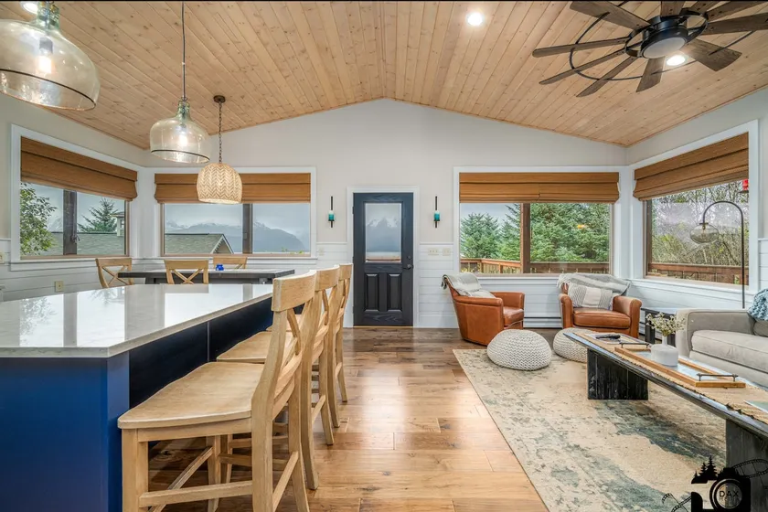 Spruce House with Ocean View and Stunning Kitchen - Image 1