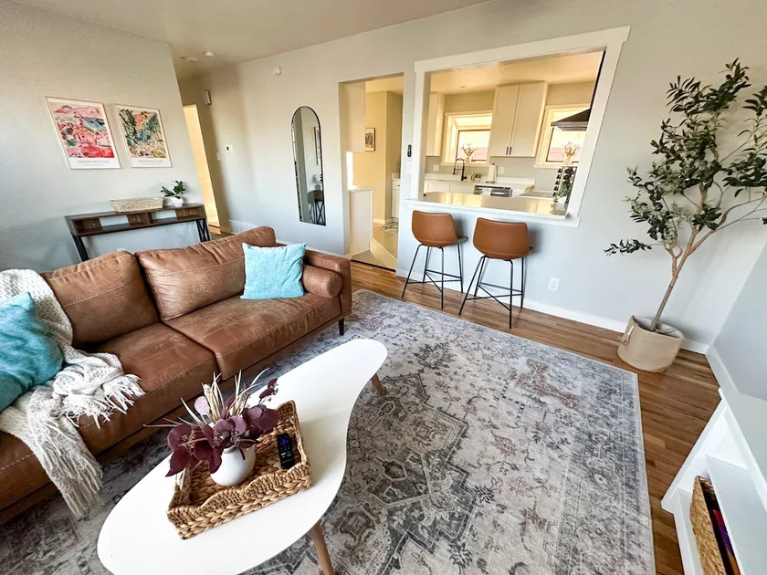 The Thornton Retreat – Modern & Cozy Stay - Image 1