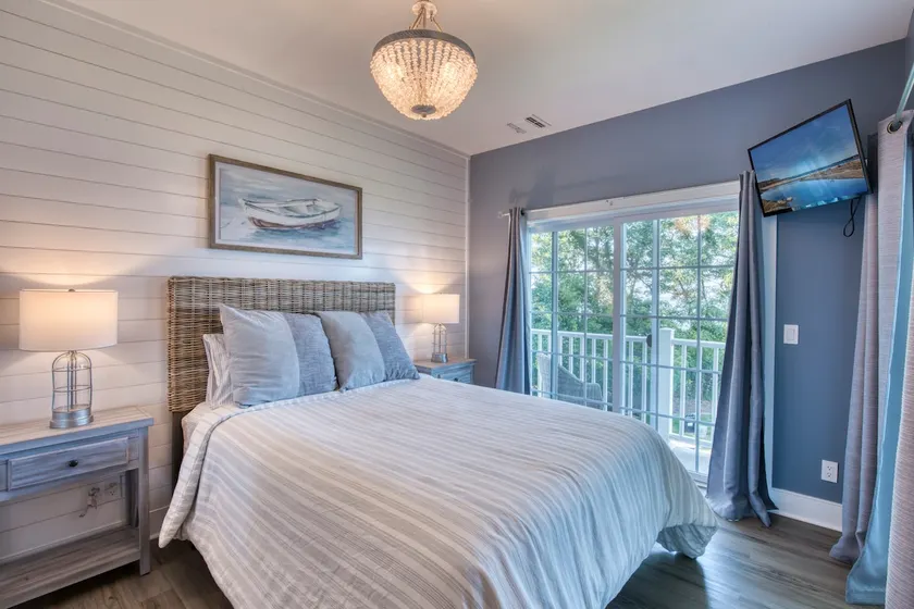 Waterfront Greenport Getaway - Image 1