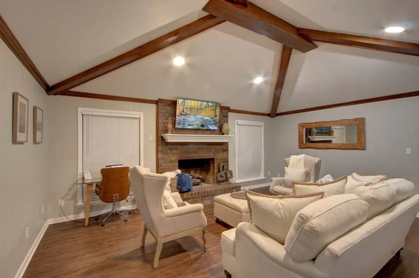 A Quiet Place - Skyline Lux - King Bed - Garage - Image 1