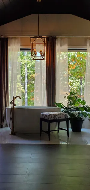 Pine Knot: Serene Woodland Retreat - Image 1