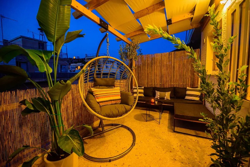 Central Prime Location W/ Stunning Sunset Balcony! - Image 1