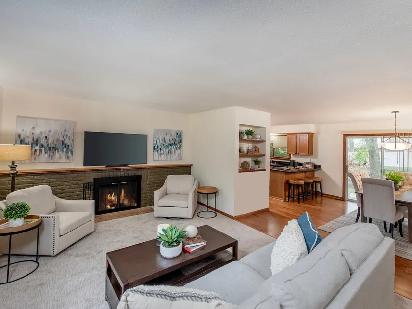 Spacious 5bed 2bath home - Image 1
