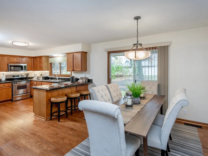Spacious 5bed 2bath home - Image 1