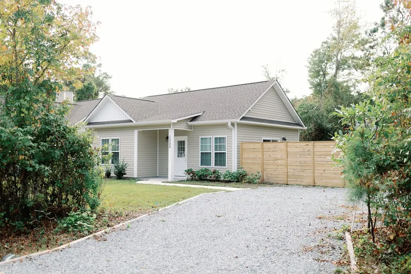 Charming 2-Bedroom Guesthouse - Image 1