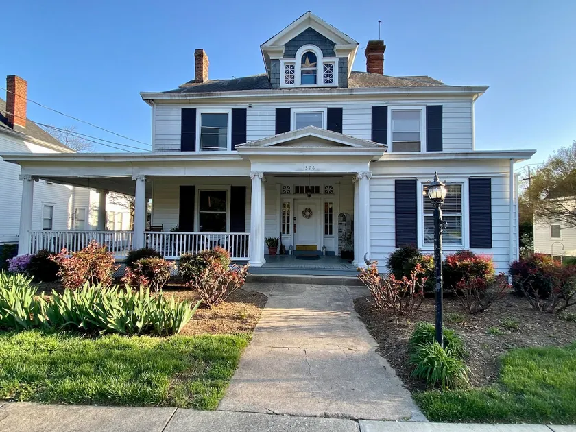Historical Home w/Stylish KNG Bed / Close 2 Dwntwn - Image 1