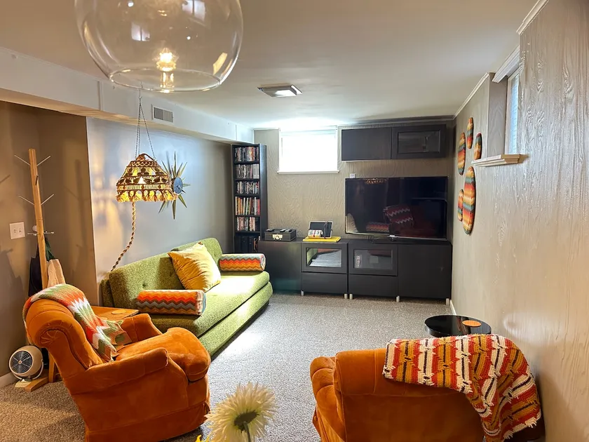 Retro Pad by DU in Virginia Village - Image 1