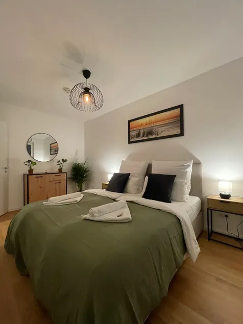 Spacious designer apartment - Image 1