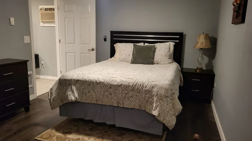 Guest House Perfectly Located! - Image 1