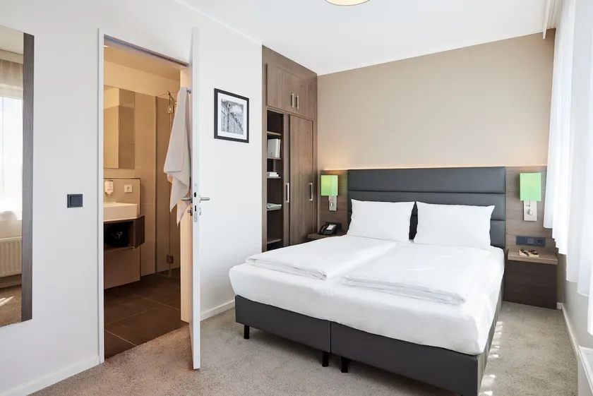 Apartment with separate sleeping and living area - Image 1