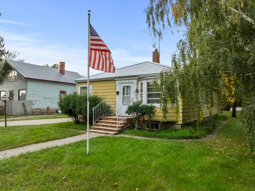 The Little Yellow House - Image 1