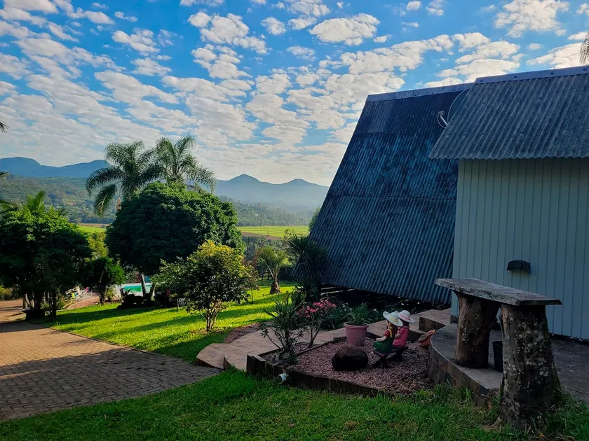 Cottage with mountain and pool view - Image 1
