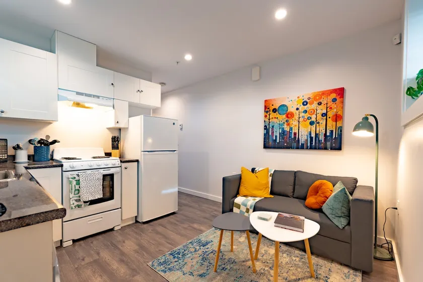 Vancouver's Sunset Suite | FIFA 2026 Ready! - Image 1
