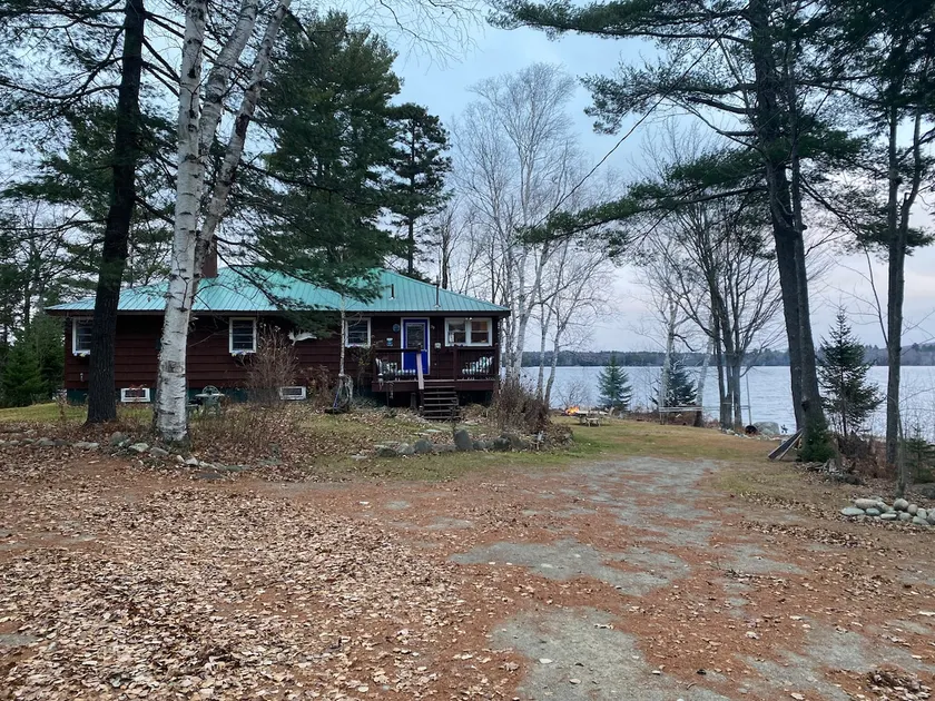 3 Bedroom 1 Bath Lakefront - Image 1