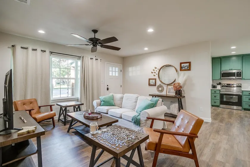 Chic 3BR - Downtown Retreat - Granbury Square - Image 1