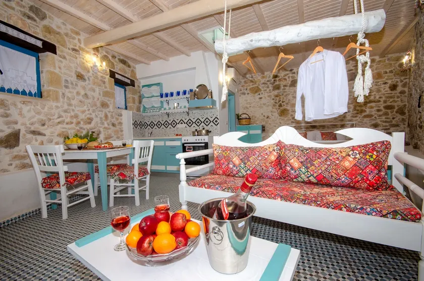 Trigono Luxury House - Image 1