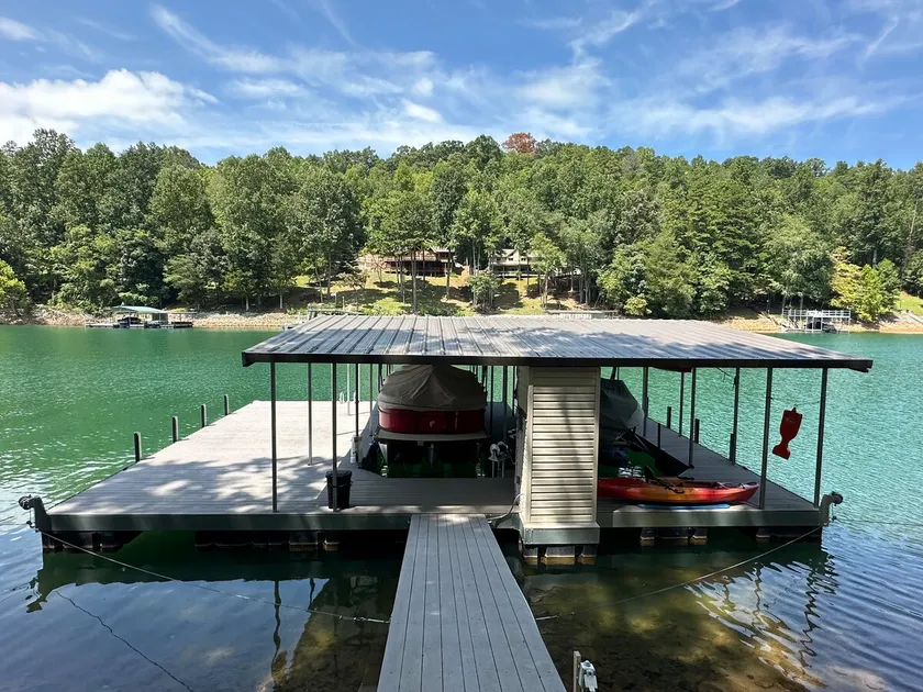 Lavish Lake Life - Image 1