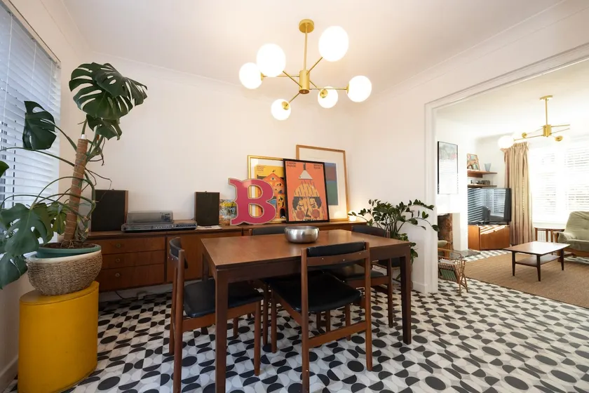 Cosy mid century Stockport with views, dog walks, woodburner - Image 1